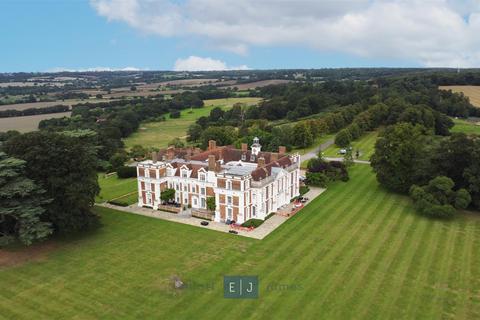 4 bedroom apartment for sale, Hill Hall, Epping CM16