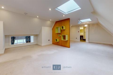 4 bedroom apartment for sale, Hill Hall, Epping CM16