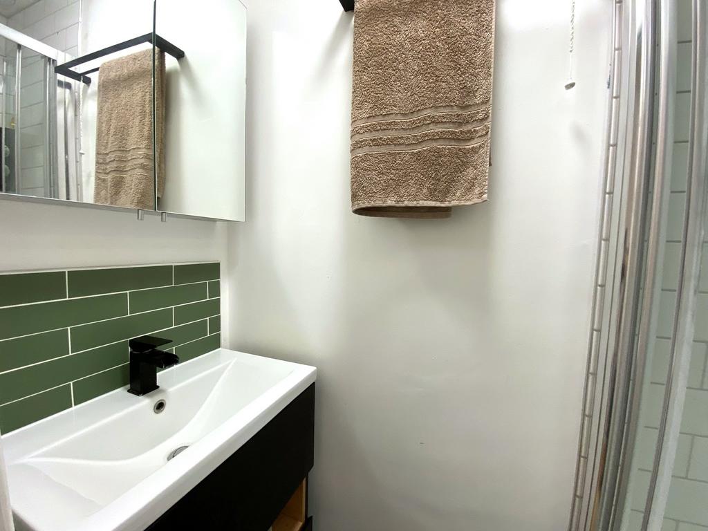 Top floor shower roo