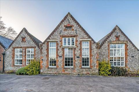 3 bedroom terraced house to rent, The Old School, Fairclose, Whitchurch