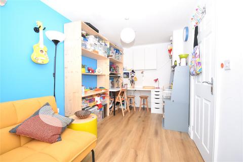 10 Barrowby Close, Garforth, Leeds, LS25 1AE