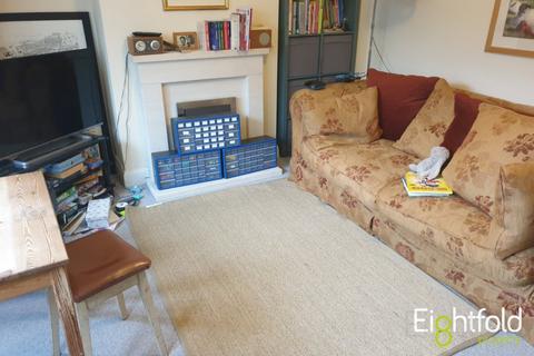 2 bedroom semi-detached house to rent, Mount Harry Road, Lewes