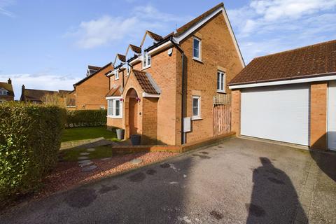 37 Clark Crescent, Towcester, NN12 7AG