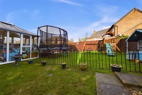 37 Clark Crescent, Towcester, NN12 7AG