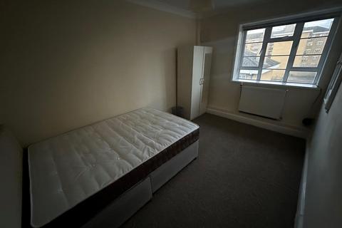 4 bedroom duplex to rent, Church Street Estate, London