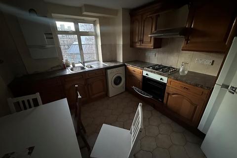 4 bedroom duplex to rent, Church Street Estate, London