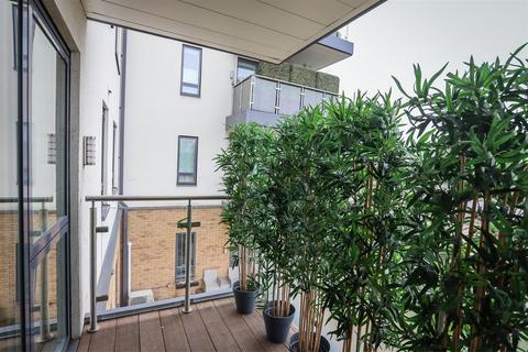 2 bedroom house for sale, Helston Lane, Windsor