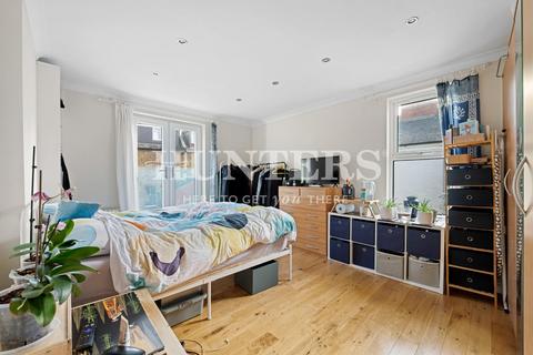 4 bedroom flat for sale, Heber Road, London