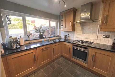 9 Howard Close, Leek, ST13 8JW