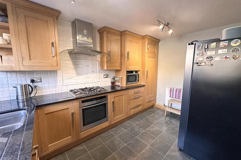 9 Howard Close, Leek, ST13 8JW