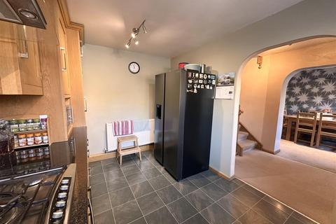 9 Howard Close, Leek, ST13 8JW