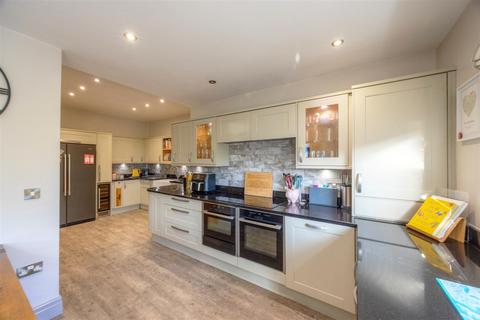 4 Dalewood Road, Sheffield, S8 0EB