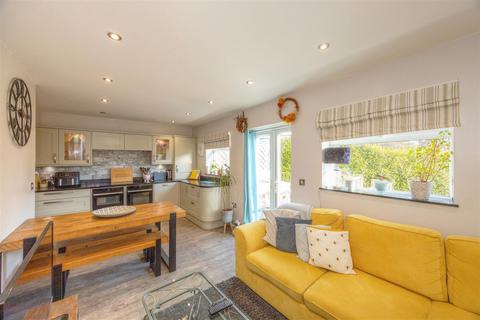 4 Dalewood Road, Sheffield, S8 0EB