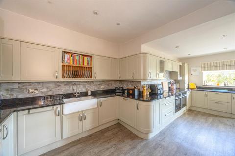 4 Dalewood Road, Sheffield, S8 0EB