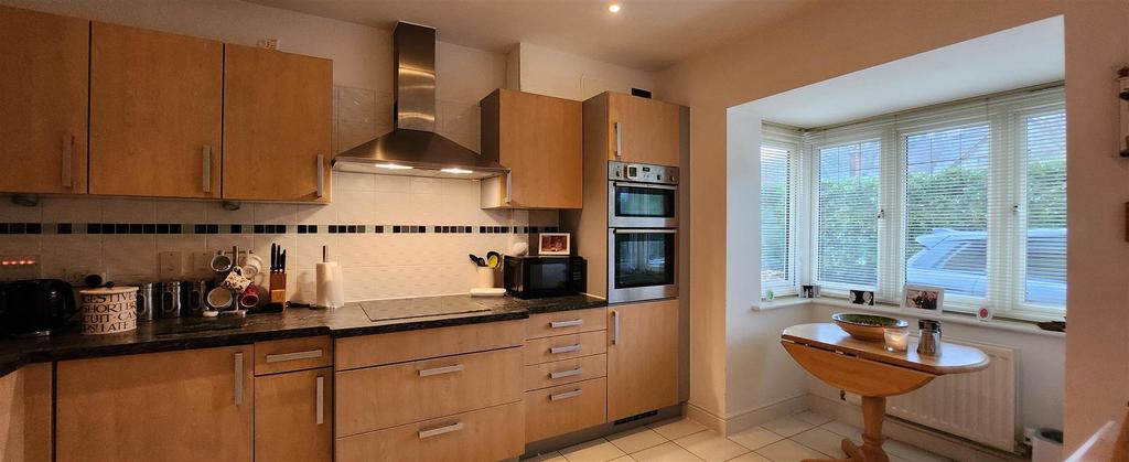 Kitchen3.jpg