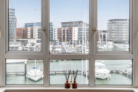 1 bedroom flat for sale, Atlantic Close, Hampshire SO14