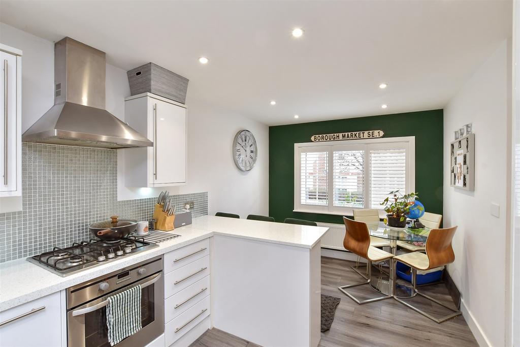 Kitchen/ Breakfast Room