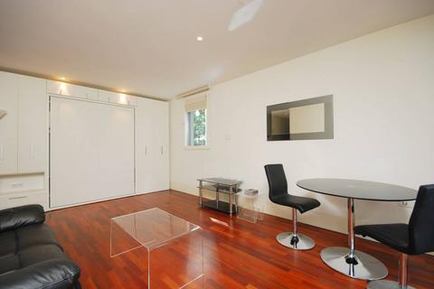 Studio to rent, Bishops Square, Spitalfields, London, E1