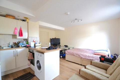 2 bedroom apartment for sale, Franklynn Road, Haywards Heath, West Sussex, RH16 4DF