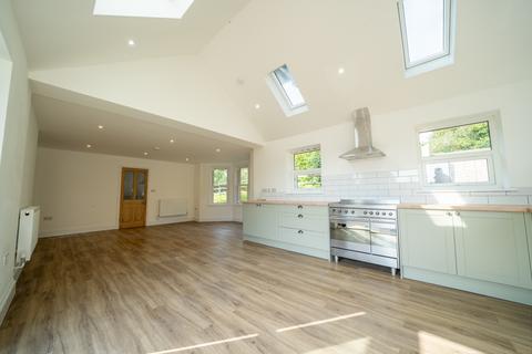 The Oaks Daggons Road, Alderholt, Fordingbridge, SP6 3DL