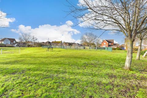 19 Baird Way, Minster On Sea, Sheerness, ME12 3UG