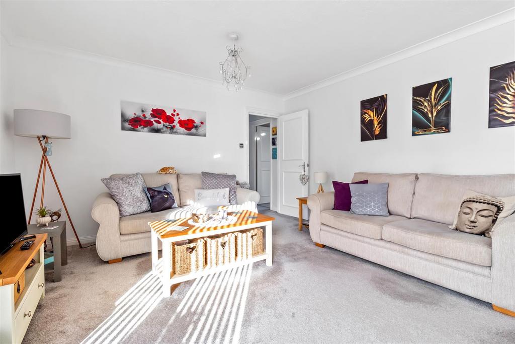 5 Camargue Court-010.jpg