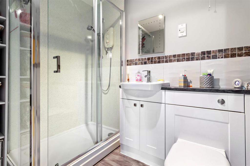 5 Camargue Court-004.jpg