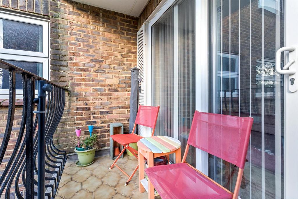 5 Camargue Court-016.jpg