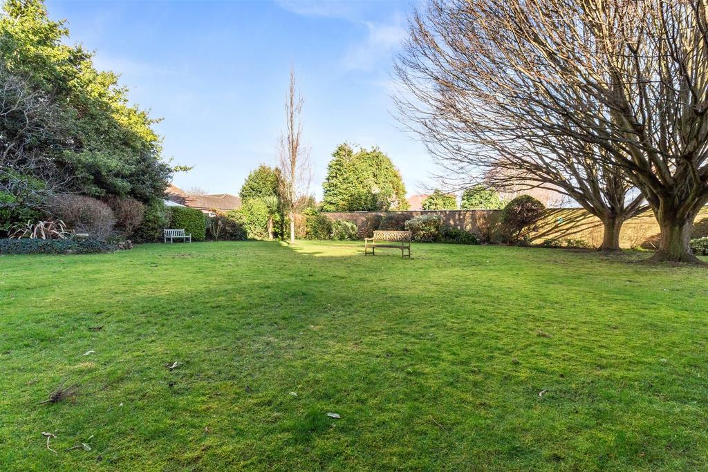 5 Camargue Court-017.jpg