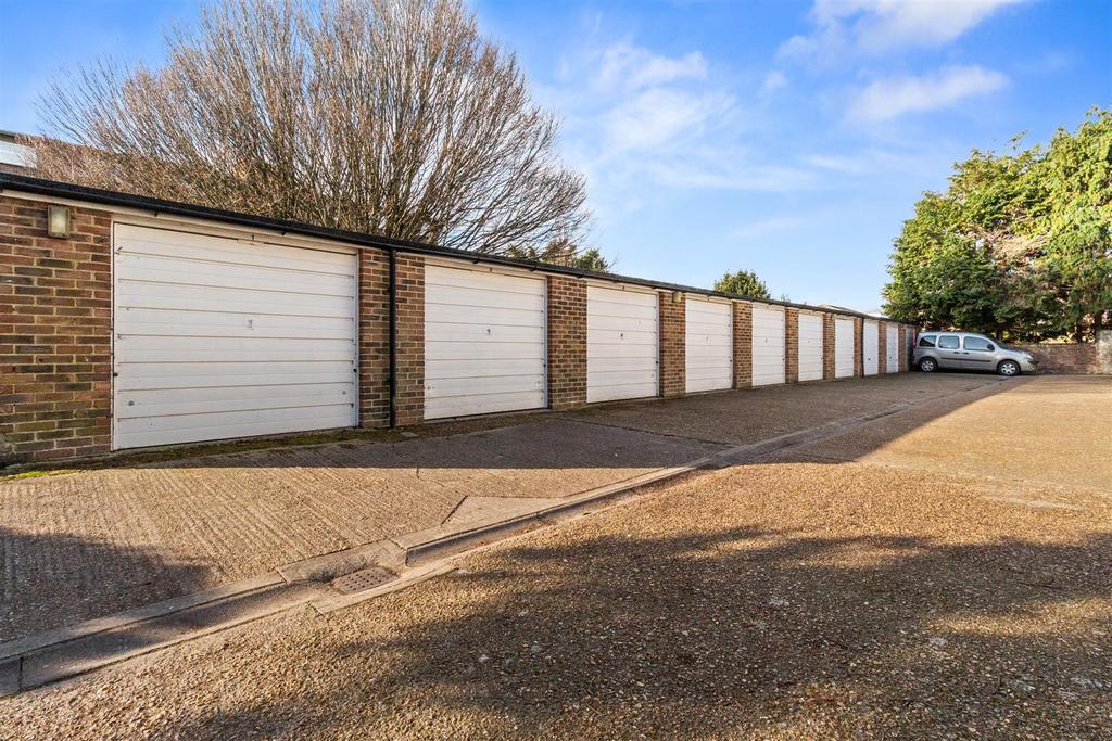 5 Camargue Court-020.jpg