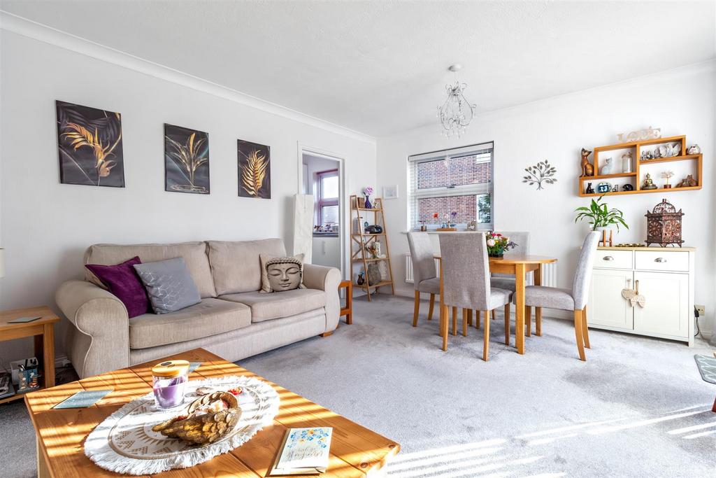 5 Camargue Court-009.jpg