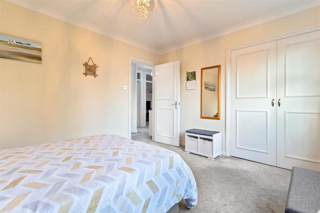 5 Camargue Court-007.jpg