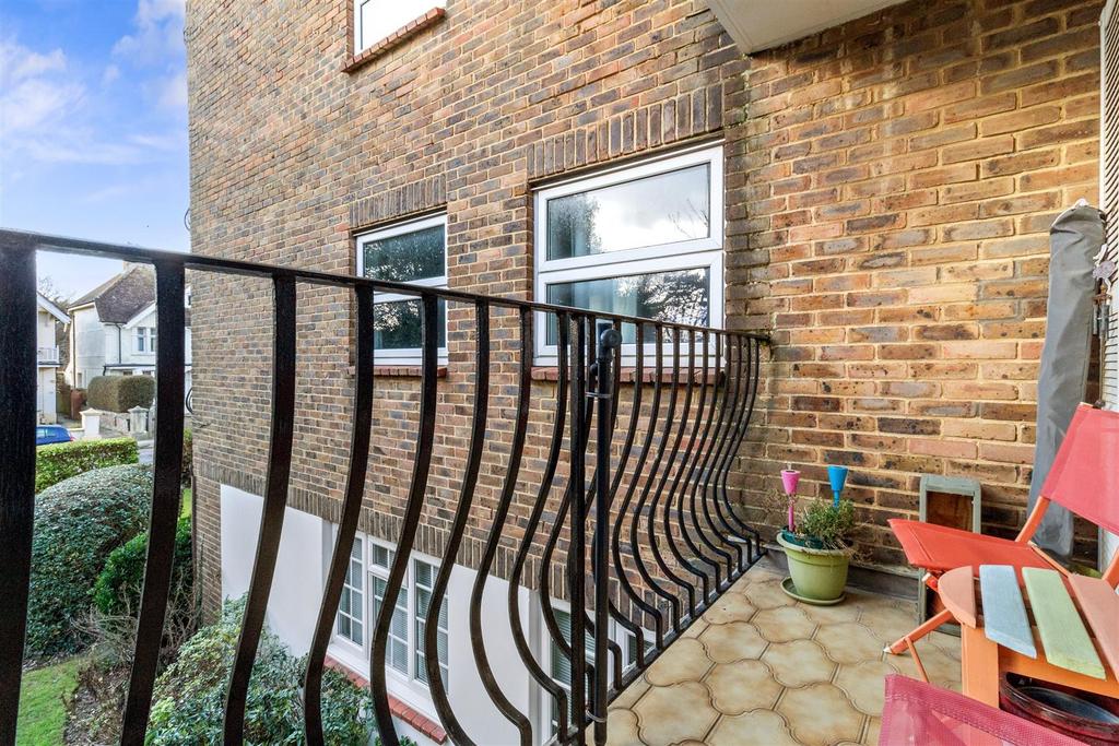 5 Camargue Court-015.jpg