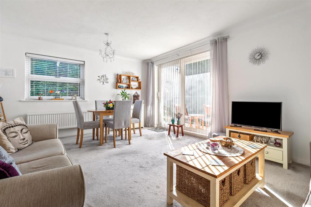 5 Camargue Court-008.jpg