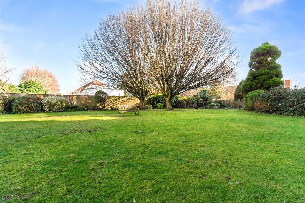 5 Camargue Court-018.jpg