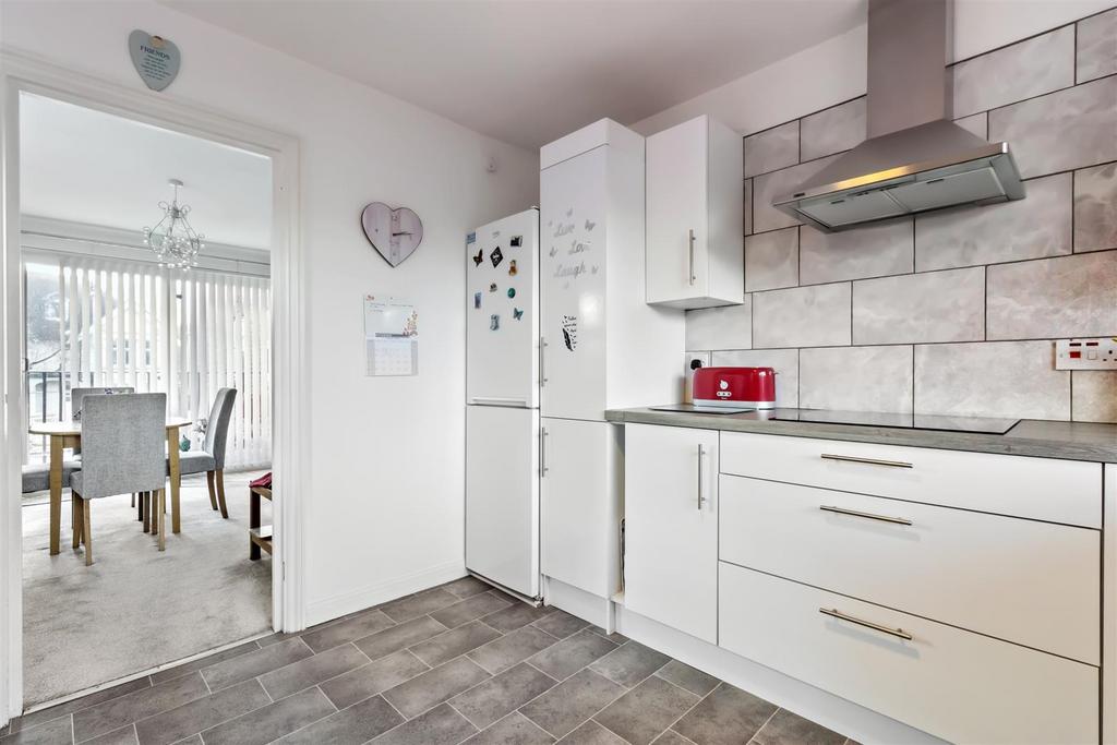 5 Camargue Court-014.jpg