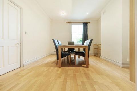 4 bedroom terraced house to rent, Dalyell Road, SW9