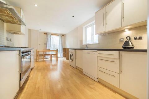 4 bedroom terraced house to rent, Dalyell Road, SW9