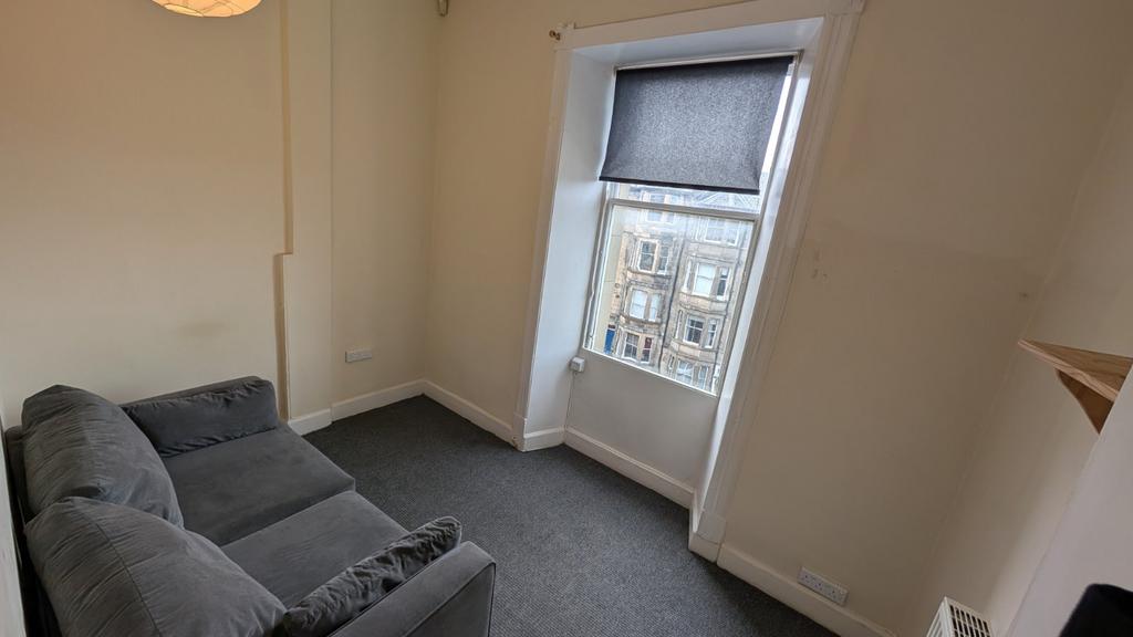 Apartment in Edinburgh, Hillside, Leith Central - View 2