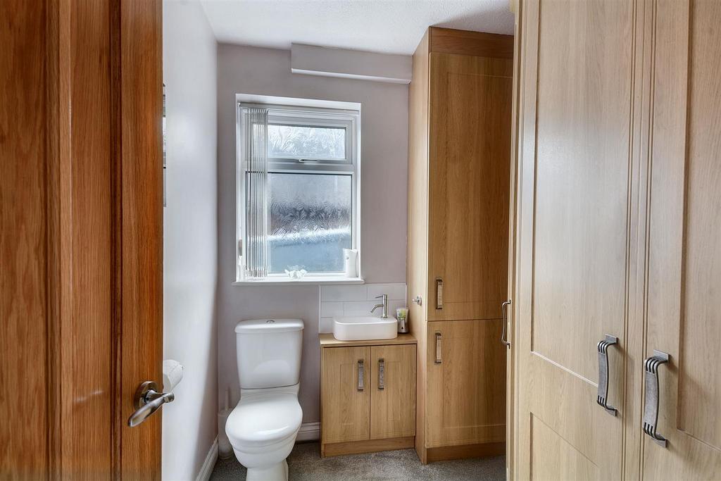 Cloakroom/wc