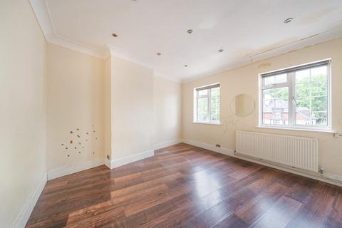 4 bedroom flat for sale, Uxbridge Road, Stanmore HA7