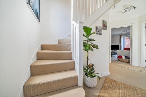 21 The Robins, Bracknell, RG12 8BU