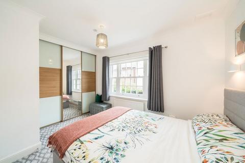 108 Cedar Terrace, Richmond, TW9 2BY