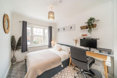 108 Cedar Terrace, Richmond, TW9 2BY