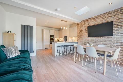 223 Stoneleigh Avenue, Worcester Park, KT4 8YB