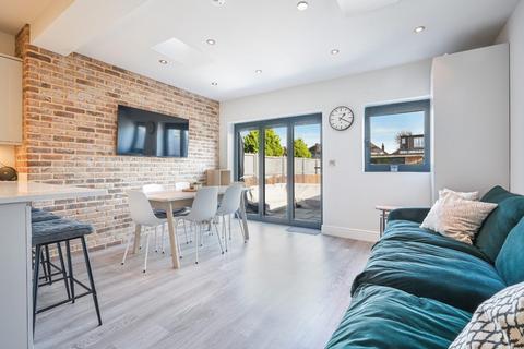 223 Stoneleigh Avenue, Worcester Park, KT4 8YB