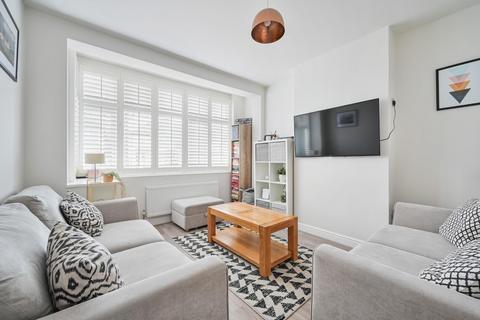 223 Stoneleigh Avenue, Worcester Park, KT4 8YB
