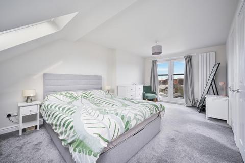 223 Stoneleigh Avenue, Worcester Park, KT4 8YB