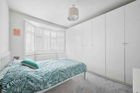 223 Stoneleigh Avenue, Worcester Park, KT4 8YB