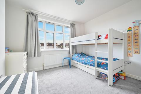 223 Stoneleigh Avenue, Worcester Park, KT4 8YB
